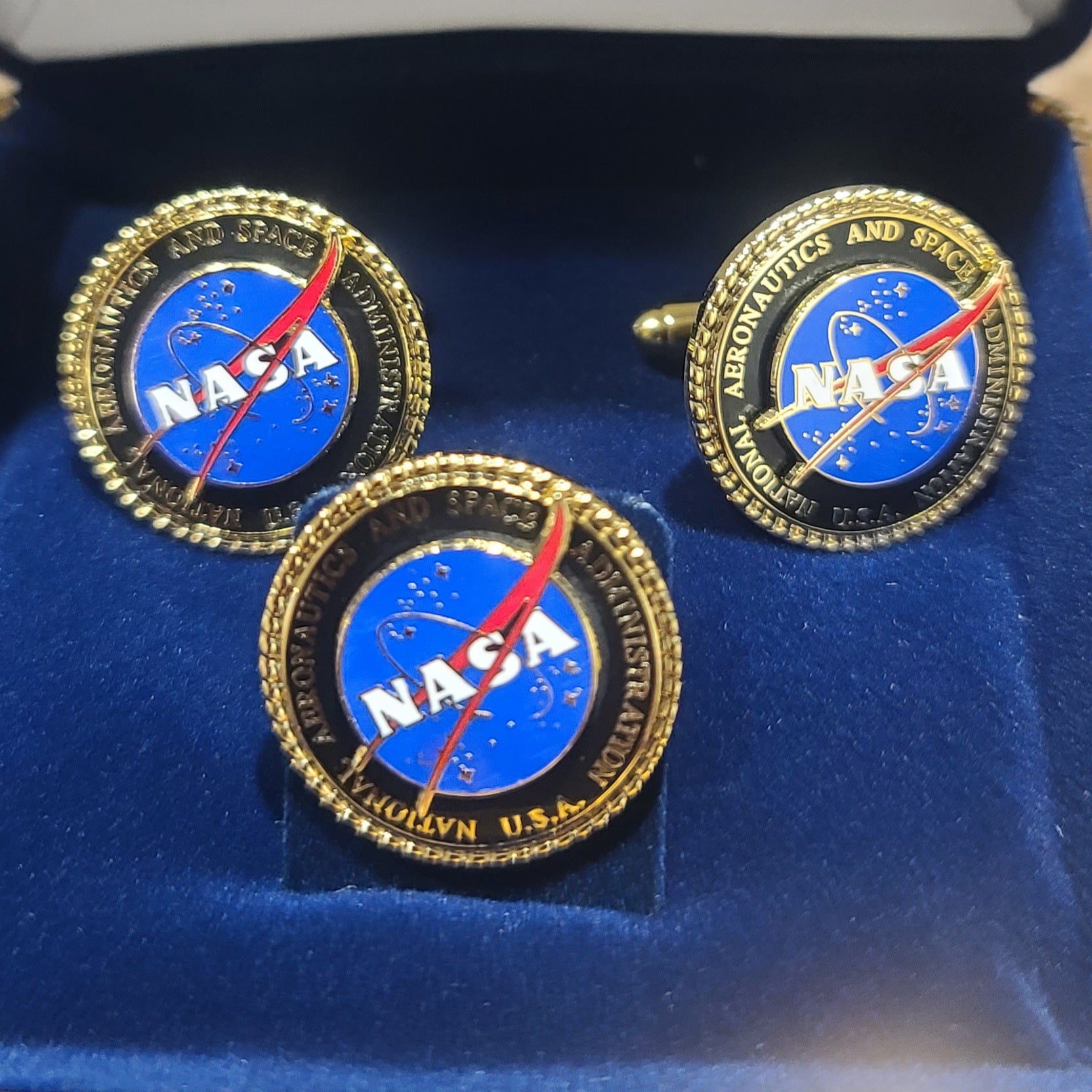 Cufflinks - NASA in case