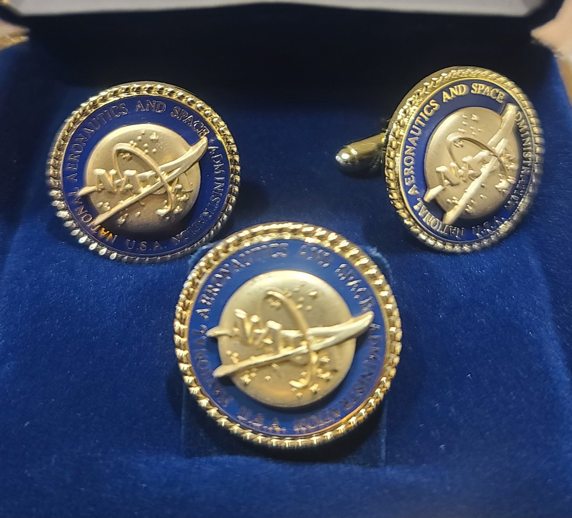 Cufflinks - NASA in case